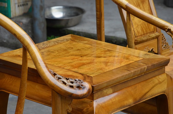 金丝楠木圈椅