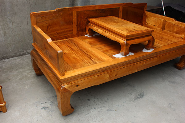 金丝楠木罗汉床